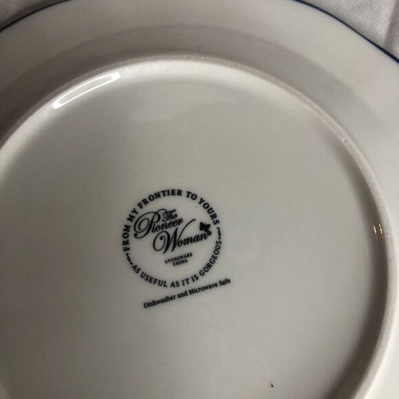 Pioneer Woman Heritage Floral Luncheon Plate 8.5" Blue w/ Red Rose - Picture 4 of 5